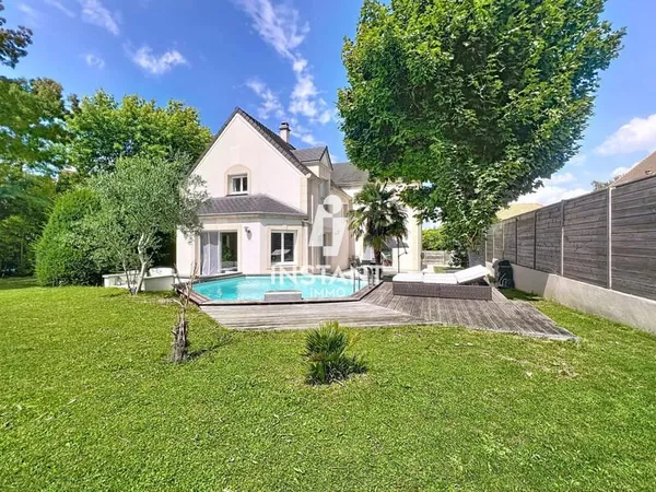 Maison avec piscine - 5 chambres - 1000m² terrain