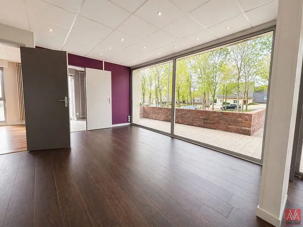 Local professionnel 1 pièce 122 m²