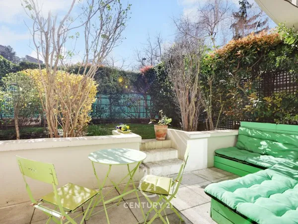 LA CAMPAGNE A PARIS - Vends appartement familial avec 2 terrasses et 2 jardins
