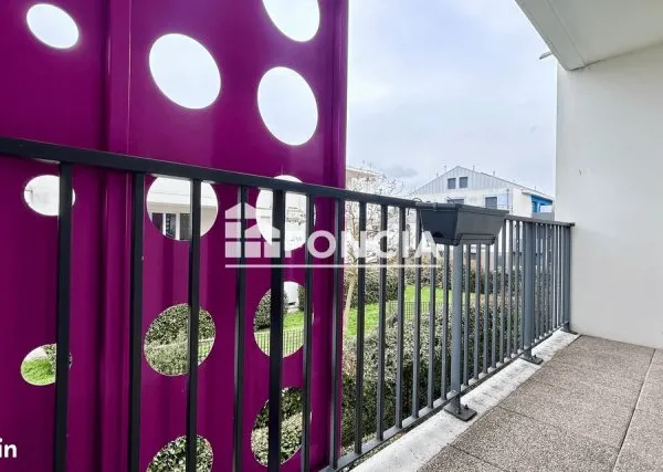 Type 2 avec terrasse Proche métro