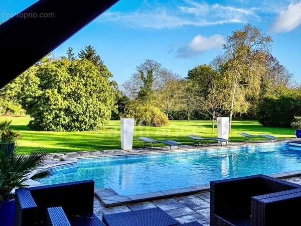 Dpt Yvelines (78), à vendre proche de LA VILLENEUVE EN CHEVRIE propriete P10 de 366 m² - Terrain de 