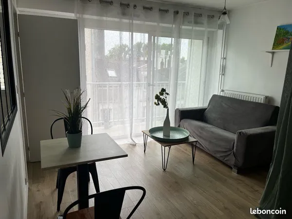 Monselet T1 avec Balcon, Parking