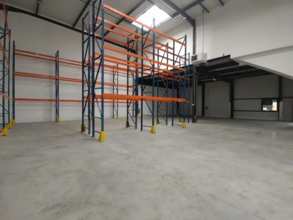 Local d'activité 550 m²