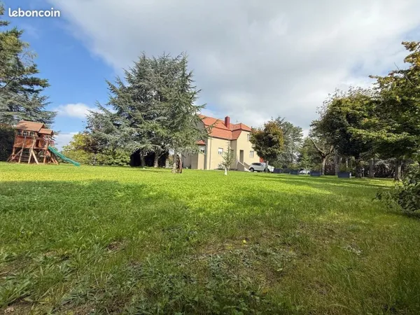 Maison 8 pièces 215 m²