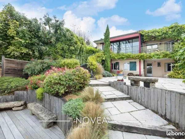 Maison 8 pièces 205 m²