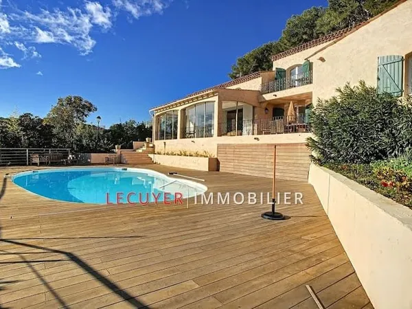 Maison 6 pièces 288 m²