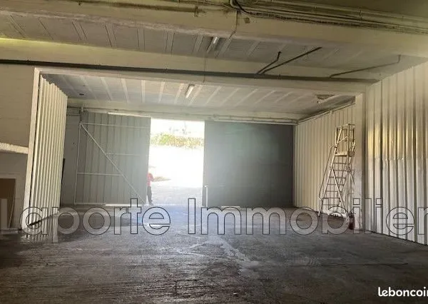 Local industriel 250 m²