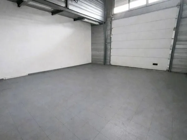 Local d'activité 82 m²