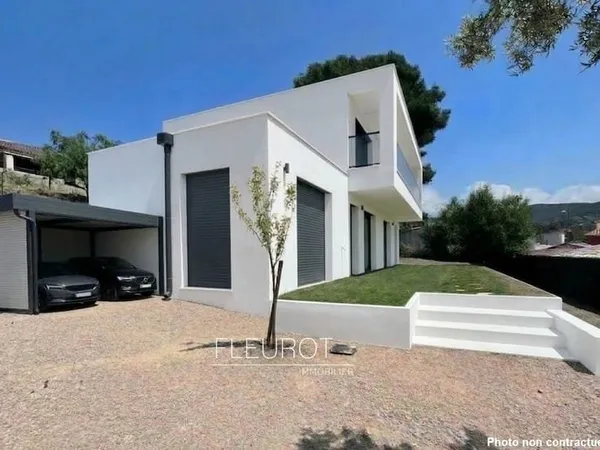 VILLA CONTEMPORAINE T5 NEUVE / PISCINE / CEYRESTE