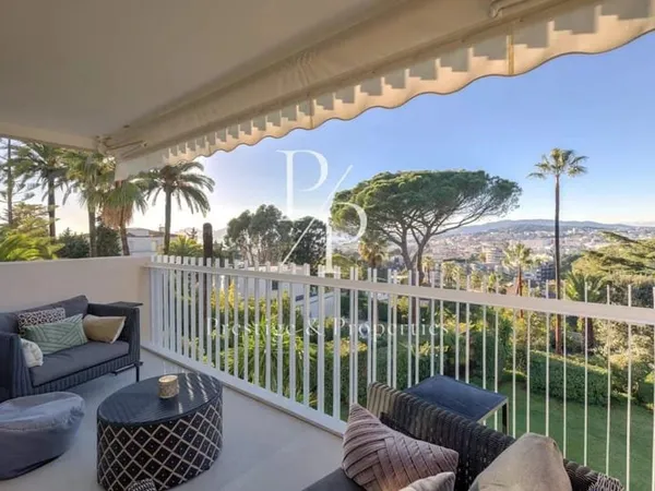 A vendre - Appartement 4 pièces - vue panoramique mer et collines - Cannes Montlfeury