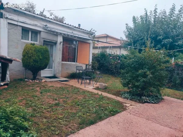 Maisonnette Meublée, Eau, EDF. :