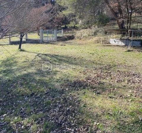 Terrain 700 m²