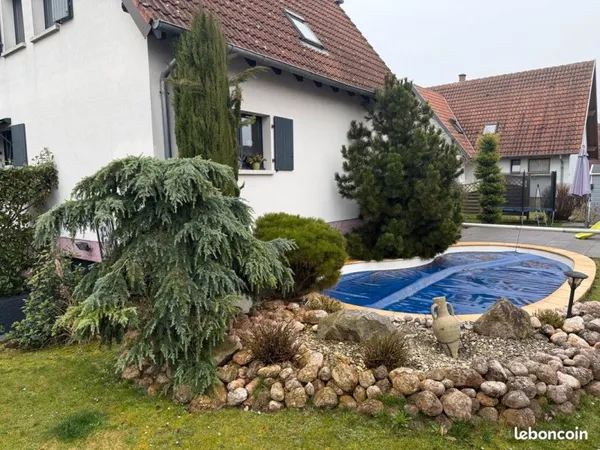 Vente charmante petite maison de 105 m2 avec piscine à Mundolsheim