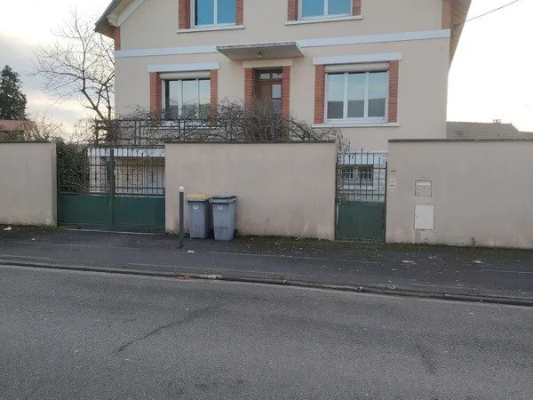 A vendre Grande maison familiale de 167 m² sur un Terrain de 471 m² dans Chatellerault proche des co