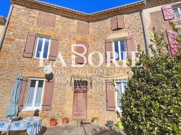 Maison de ville de 130 m2 sur terrain de 268 m2.
