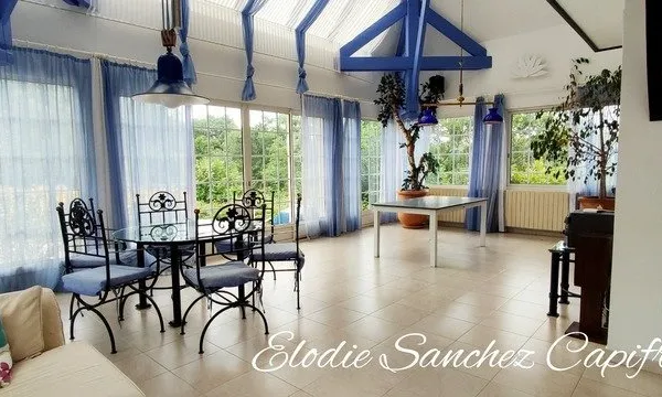 A 15 minutes de Tarbes, maison traditionnelle 10 pièces , 5 chambres, avec parc et piscine