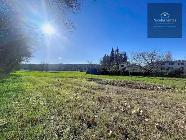 Terrain constructible 1324 m²
