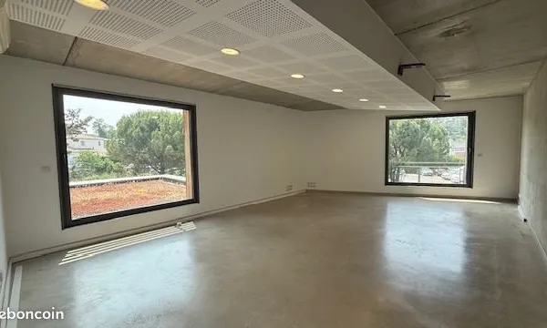 Local professionnel 70m2