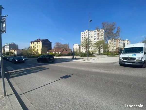 Garage/Station service 150 m²
