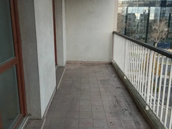 APPARTEMENT 3 PIECES - 82.60 m2 carrez avec balcon et place