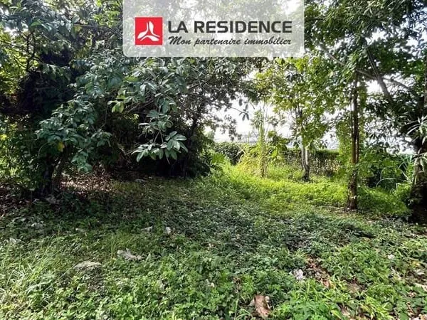 Terrain 600 m²