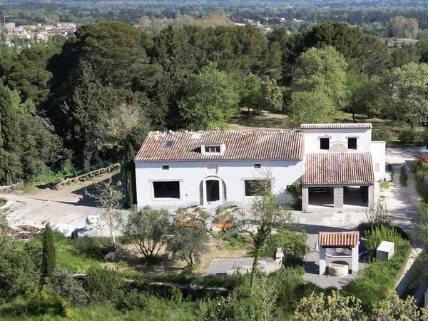 Au coeur du Comtat Venaissin Maison de caractère à fort potentiel Environnement bucolique