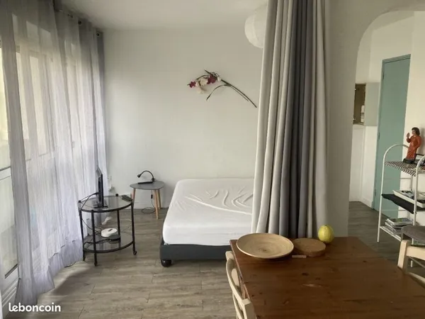 Studio 1 pièce 28 m²