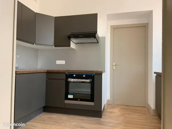 GRAND APPARTEMENT T3 BIS Côté Cour avec Balcon