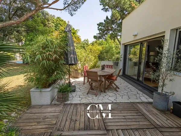 Bordeaux-Caudéran Duplex 98m² jardin, piscine, garage et parking