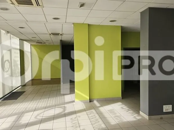 Local commercial 155 m²