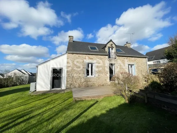RARE ! Maison en pierres Elven centre avec vie de plain pied et plus de 800 m² de terrain