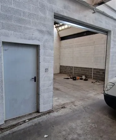 Garage / Box de stockage de 120m²