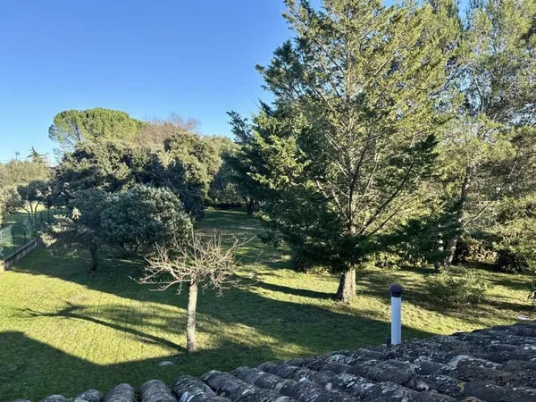 VILLAGE EN PERIPHERIE D'UZES : VILLA 4 CHAMBRES AVEC PISCINE
