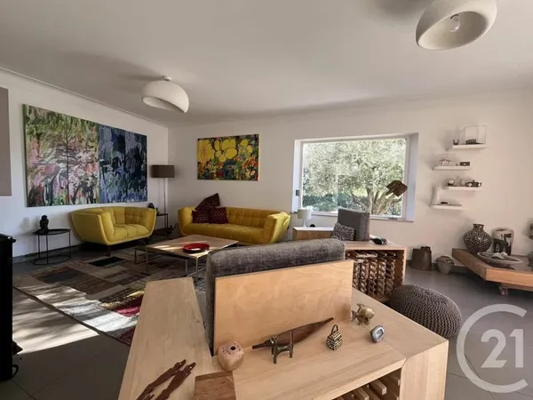 Maison 9 pièces 236 m²