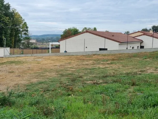 Terrain constructible 895 m² - Montéléger