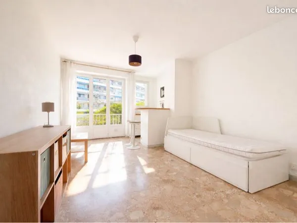 Studio meublé entièrement rénové 28 m2