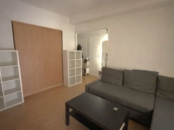Investissement locatif - T3 vendu loué avec balcon sud et parking à Brignoles