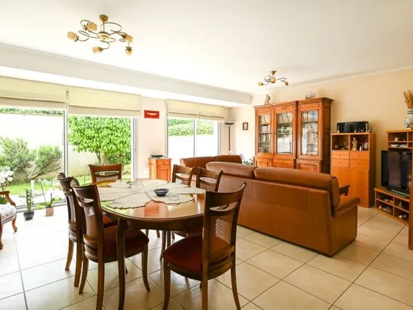 Vends maison 145m², 4 chambres, jardin, garage, cave