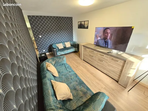 F3 MEUBLÉ 76 m² - 2ème ÉTAGE - TOUTES CHARGES INCLUSES - CENTRE