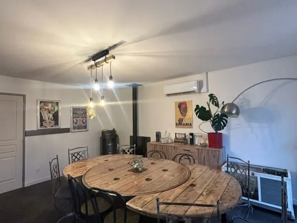 PERIGNEUX, Maison de village entièrement rénovée avec belles prestations, garage 50 m2