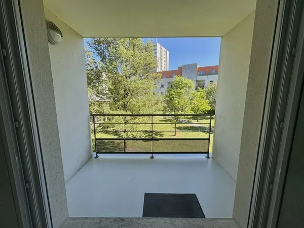 BEL APPARTEMENT T3 AVEC BALCON ET UN GARAGE EN SOUS-SOL - L
