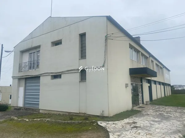 LOCAUX D'ACTIVITE avec BUREAUX - 1372M2 (Dont Appt 70 m2)