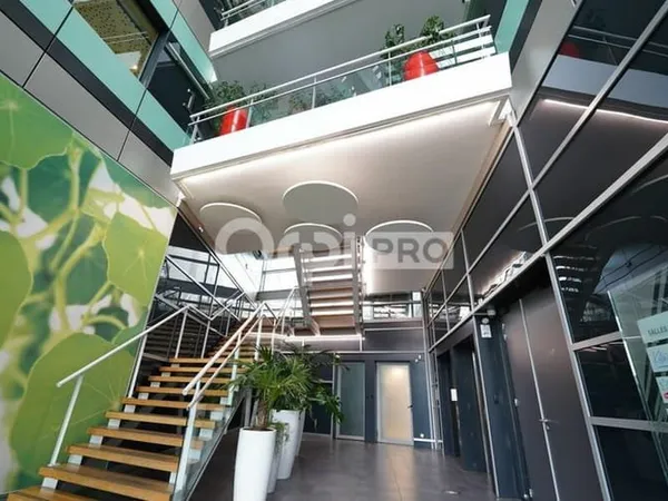 Bureau 3 pièces 270 m²