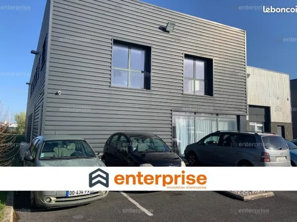 Local d'activité 830 m²