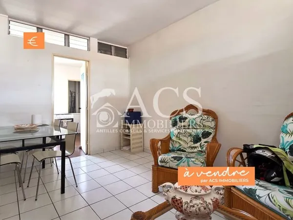 Studio avec balcon, vue mer et emplacement central idéal r
