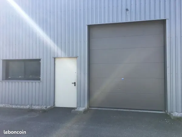 Local commercial - dépôt