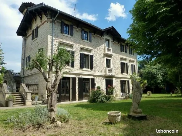 Chambre avec sdb et terrasse privés dans manoir