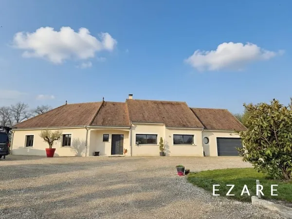 Maison familiale lumineuse avec terrasse & piscine - Chaudenay