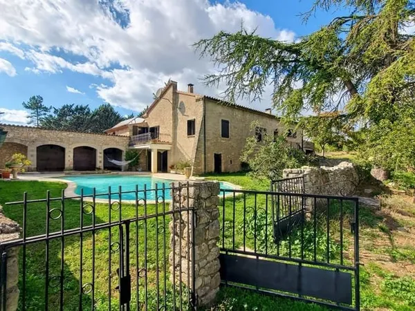 Maison 6 pièces 231 m²
