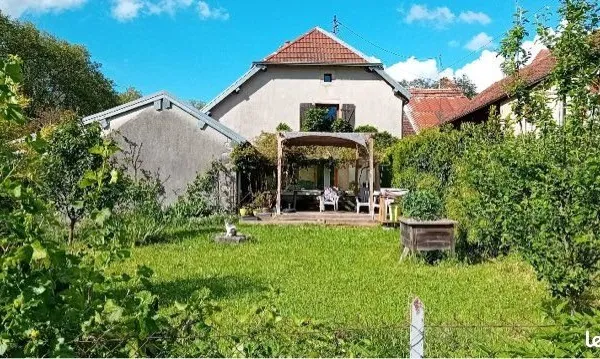 Maison au calme en face du domaine de Bournel à Cubry